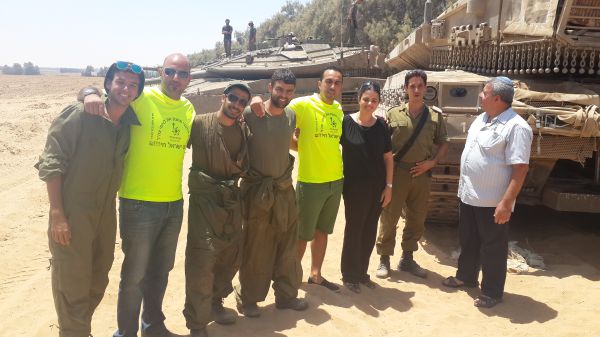 מרגש: חברי הבית היהודי ביקרו חיילים