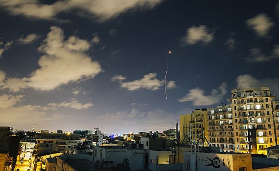 מטחים לגוש דן; פצוע קשה בקרית-גת