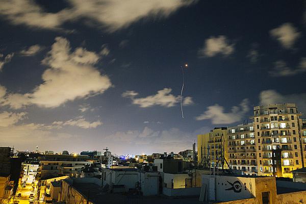 מטחים לגוש דן; פצוע קשה בקרית-גת