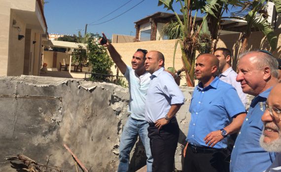 בנט באשקלון: קורא להתקפה של אגרוף ברזל