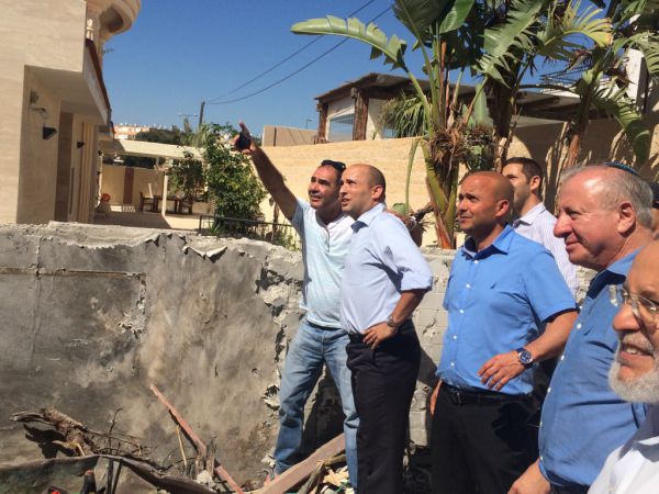 בנט באשקלון: קורא להתקפה של אגרוף ברזל