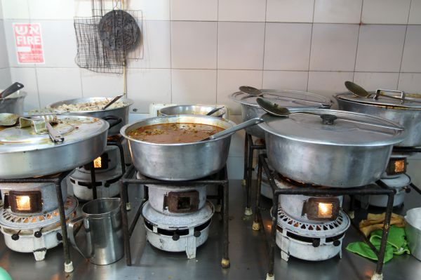 איך נקנה אוכל במקום שיורק על השכינה?!