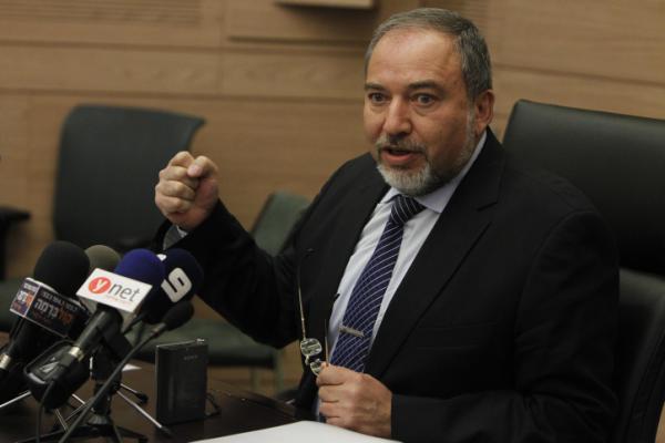 ליברמן הורה להחזיר את השגריר משבדיה