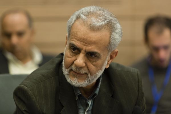 צפו: צרצור כינה את צה"ל רוצחים וסולק מהדוכן