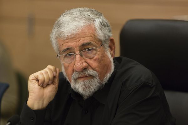 מצנע: "הם מנהלים קרבות מתוך בתי החולים"