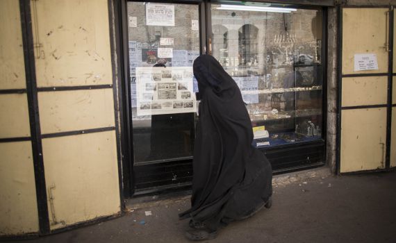 ירי בכותל: שוטר ירה לעבר חרדית מנשות השאלים