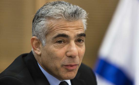 "לפיד בור או שהוא חושב שהציבור מטומטם?"