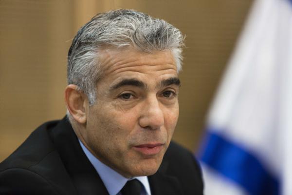 "לפיד בור או שהוא חושב שהציבור מטומטם?"