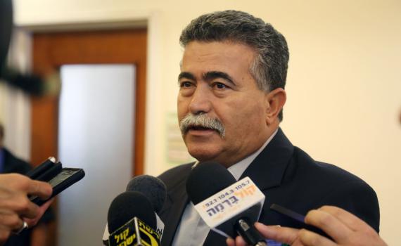 פרץ נגד בנט: יש שרים שנוהגים בחוסר אחריות