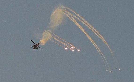 המקלטים, התקיפות והיירוטים: מלחמה בתמונות