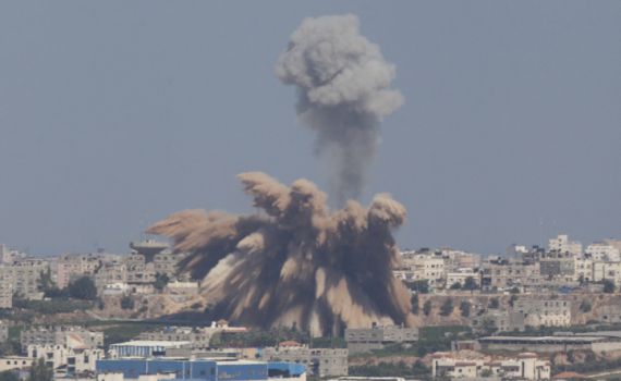 היום ה-2 של צוק איתן: צפו בתקיפות צה"ל בעזה