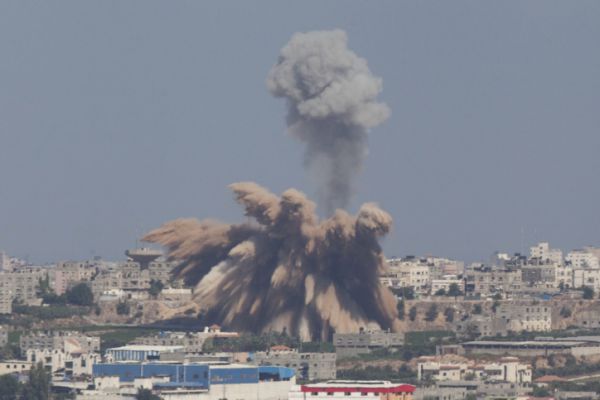 היום ה-2 של צוק איתן: צפו בתקיפות צה"ל בעזה