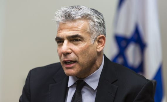 יאיר לפיד: "מאמין באלוקים בדרך שלי"