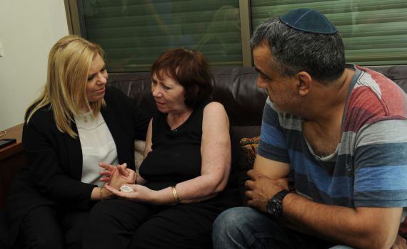 שרה נתניהו: "בניכם היו לוחמים אמיצים"