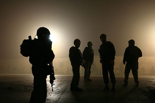 חיילים קראו לחסל מחבלים – ונשלחו לכלא