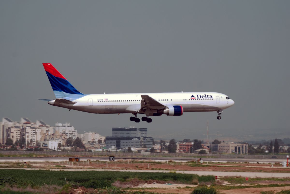 25 פצועים במערבולת אוויר חריגה: טיסת דלתא נחתה בחירום