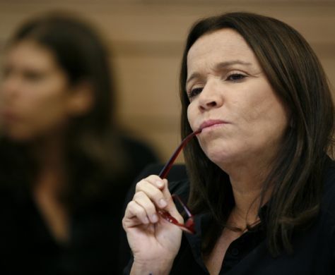 יחימוביץ': "הגיבוי לנתניהו אינו צ'ק פתוח"