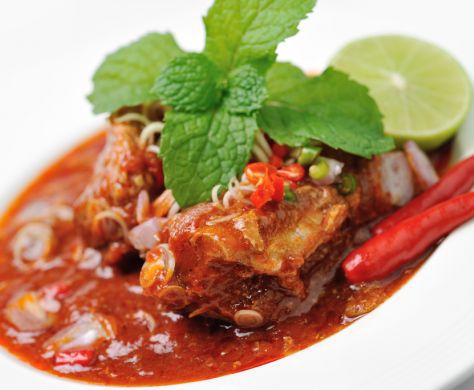 קלאסי: פילה מושט עם פלפלים וגרגירי חומוס