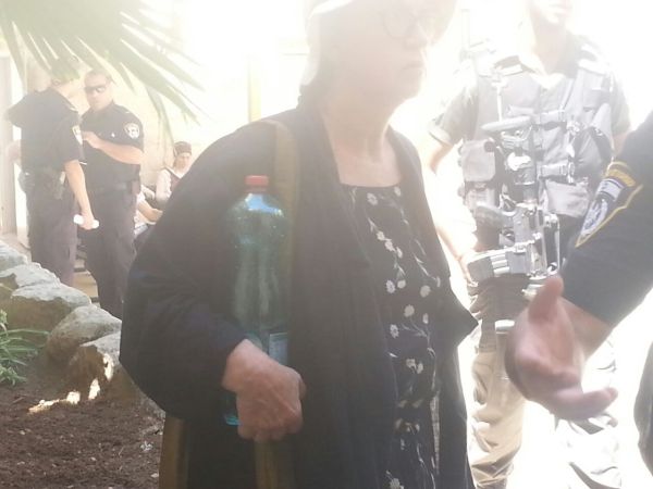 אשה בהריון נעצרה בחשד כי התפללה בהר הבית