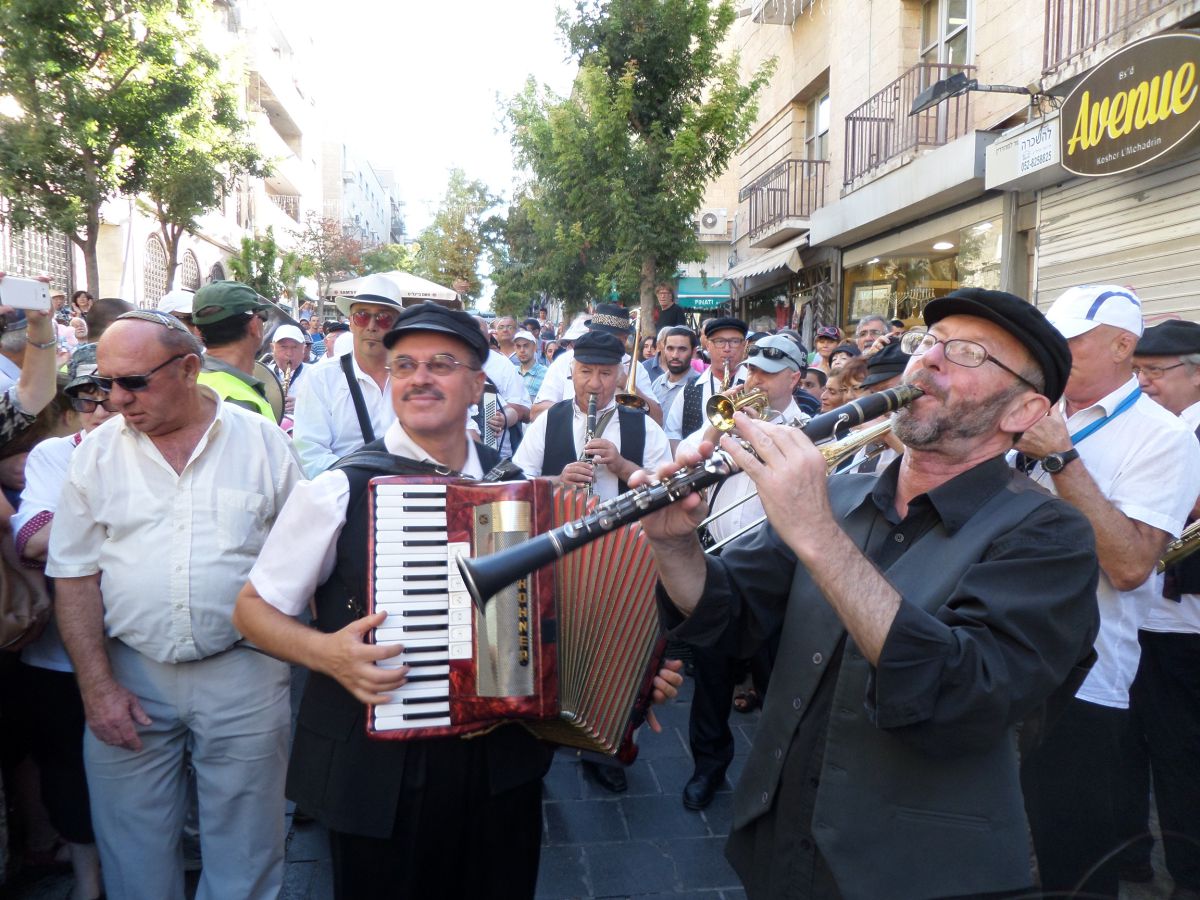 הכליזמרים שימחו את מרכז העיר ירושלים