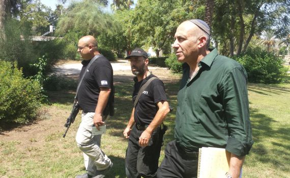 בצל הרקטות: יוגב סייר במועצת אשכול