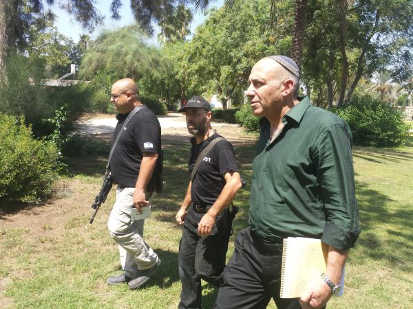 בצל הרקטות: יוגב סייר במועצת אשכול