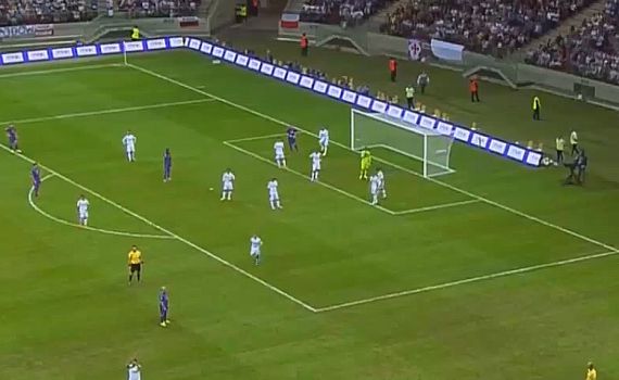 צפו: אוהד פורץ למגרש כשהוא מחופש לרונאלדו