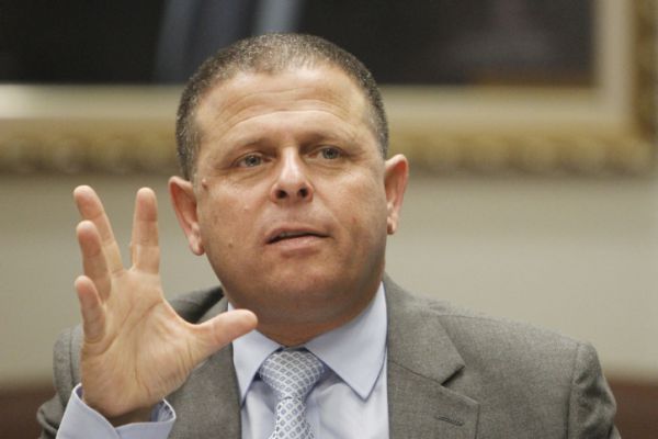 "ביבי ולפיד – פוליטיקאים שרוצים לשרוד"