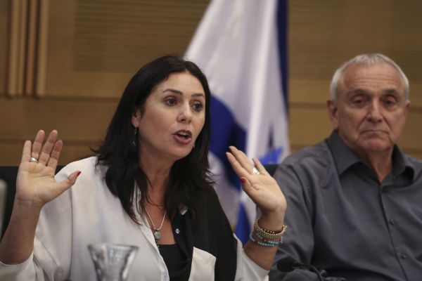 "אם תקום ממשלת אחדות זה יהיה בגלל בנט"