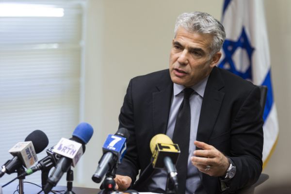 לפיד מאיים על ראשי חמאס: "לא נעצור"