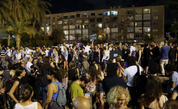 הפגנת השמאל: "ביבי צריך ללכת הביתה"