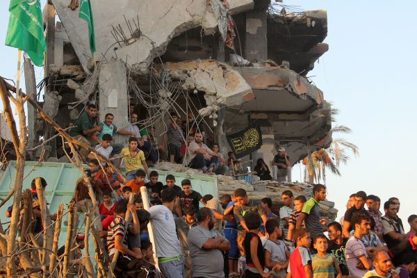 לפיד: עזה תשוקם רק אם יהיה פירוז