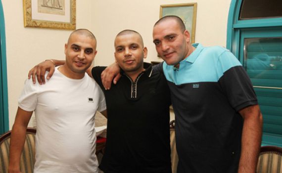 למרות המחאה: מחמוד ומורל יתחתנו היום