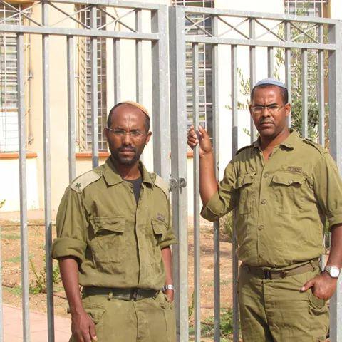 חזרו מצו 8 וגילו שבית הכנסת שלהם נלקח