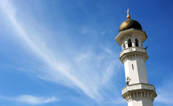 צפו: מואזין בלב מרכז הקניות של מנהטן