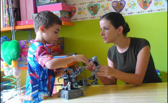 מחקר: ילדים זוכרים יותר טוב כשהם משננים בקול