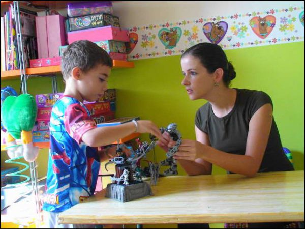 מחקר: ילדים זוכרים יותר טוב כשהם משננים בקול