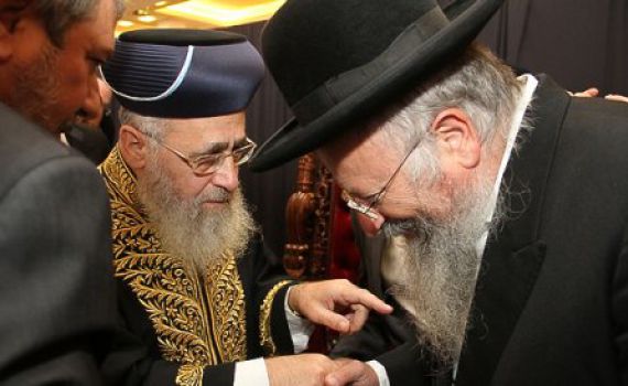 הרב יצחק יוסף קורא למחאה חריפה נגד שטרן