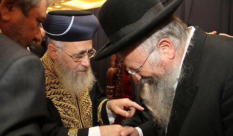 הרב יצחק יוסף קורא למחאה חריפה נגד שטרן