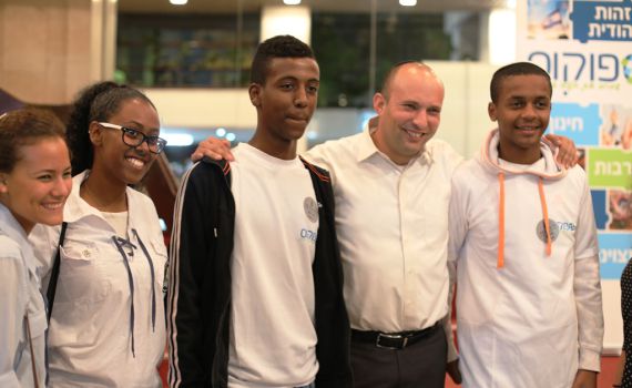 בנט עם תושבי נתיבות: "אנחנו חזקים כשאנחנו ביחד"