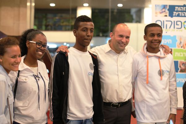 בנט עם תושבי נתיבות: "אנחנו חזקים כשאנחנו ביחד"