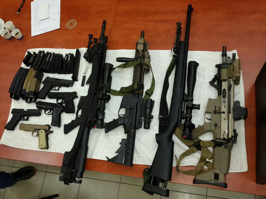 נשר: המשטרה תפסה אוסף של רובי דמה