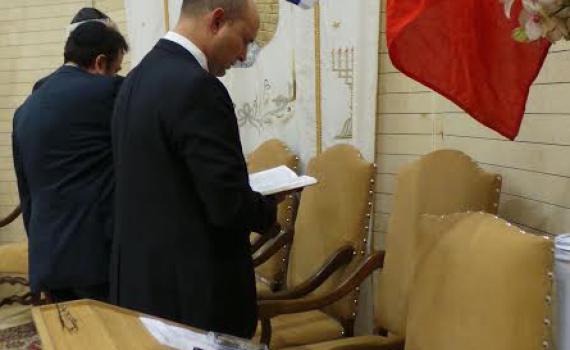 בצל האנטישמיות: נפתלי בנט מבקר בצרפת