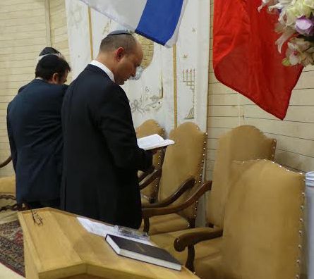 בצל האנטישמיות: נפתלי בנט מבקר בצרפת