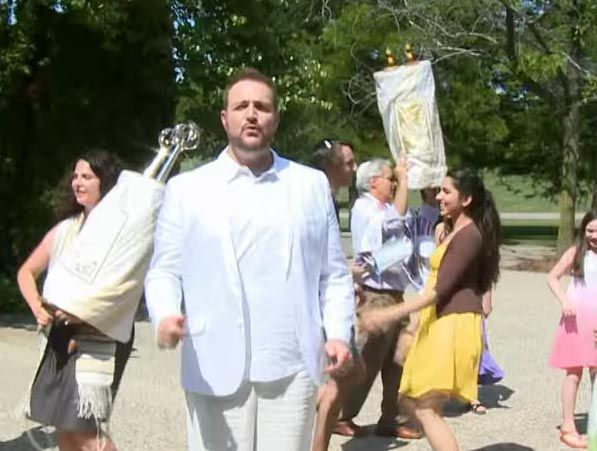 ספר תורה ומיני: שמחת תורה סטייל ארה"ב