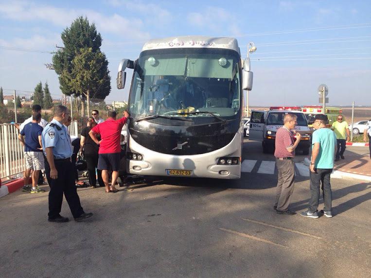 אסון בכפר מנחם: ילד בן 8 נדרס בחניית בית הספר