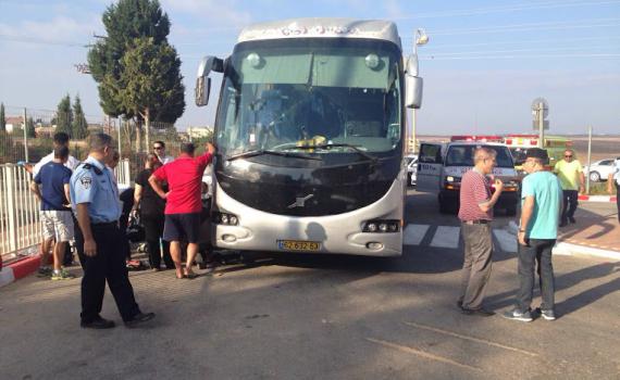 אסון בכפר מנחם: ילד בן 8 נדרס בחניית בית הספר