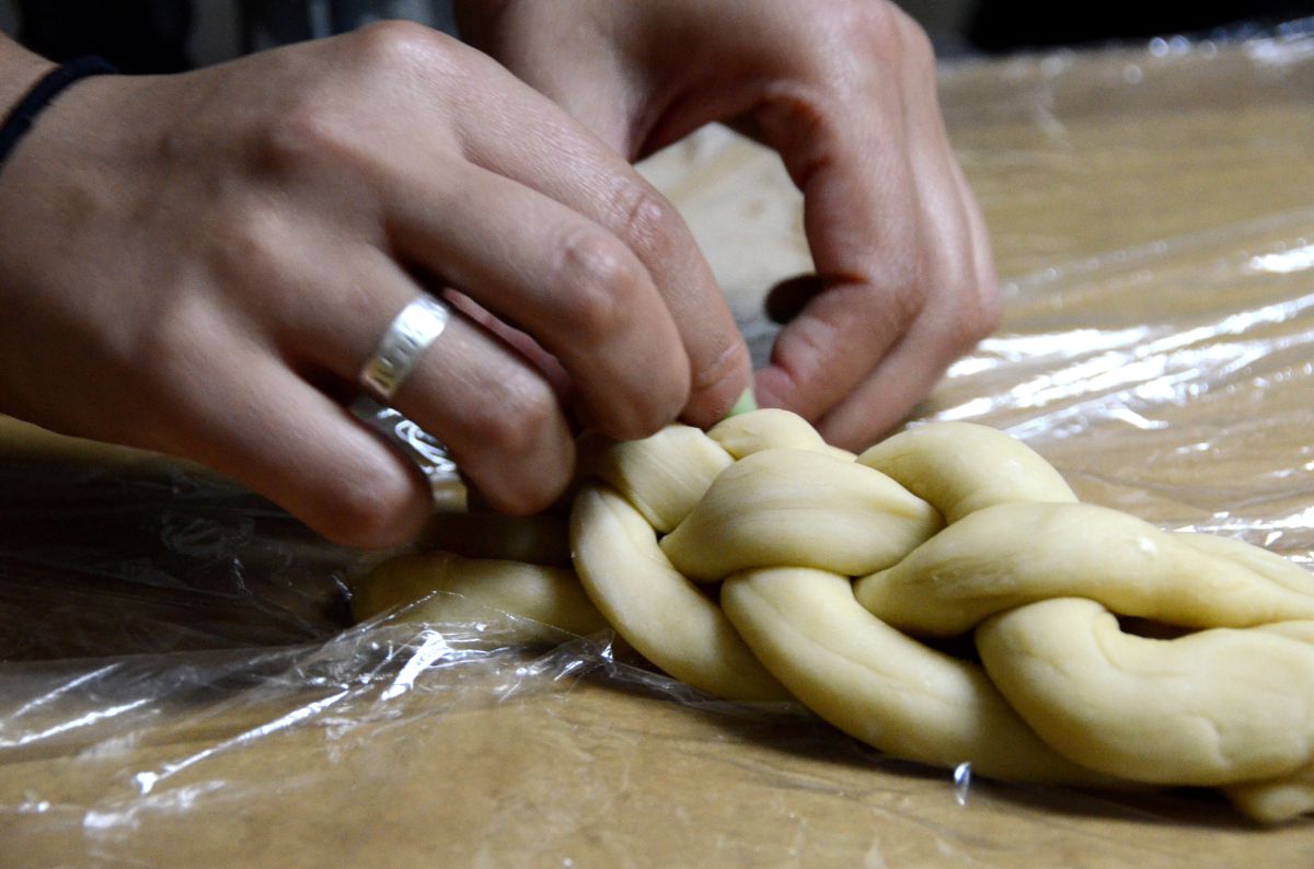 לכבוד השנה החדשה: מתכון לחלות מקמח מלא