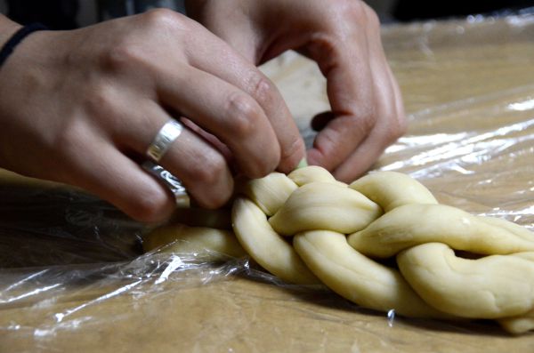 לכבוד השנה החדשה: מתכון לחלות מקמח מלא