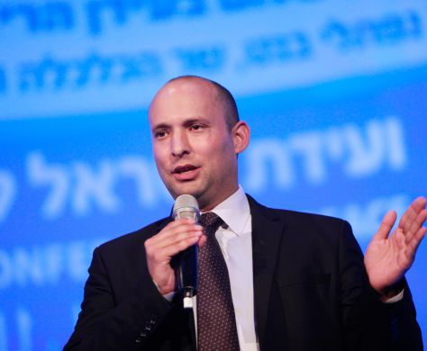 בנט בנאום תקיף: "השמאל חי בניינטיז"